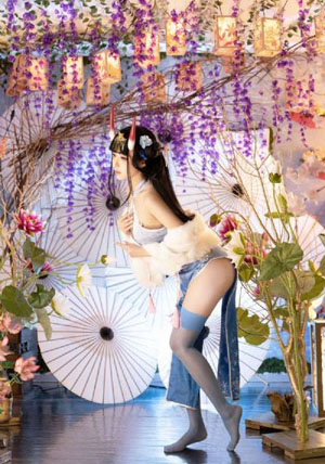 欧美婆婆碎花连衣裙_高清在线播放